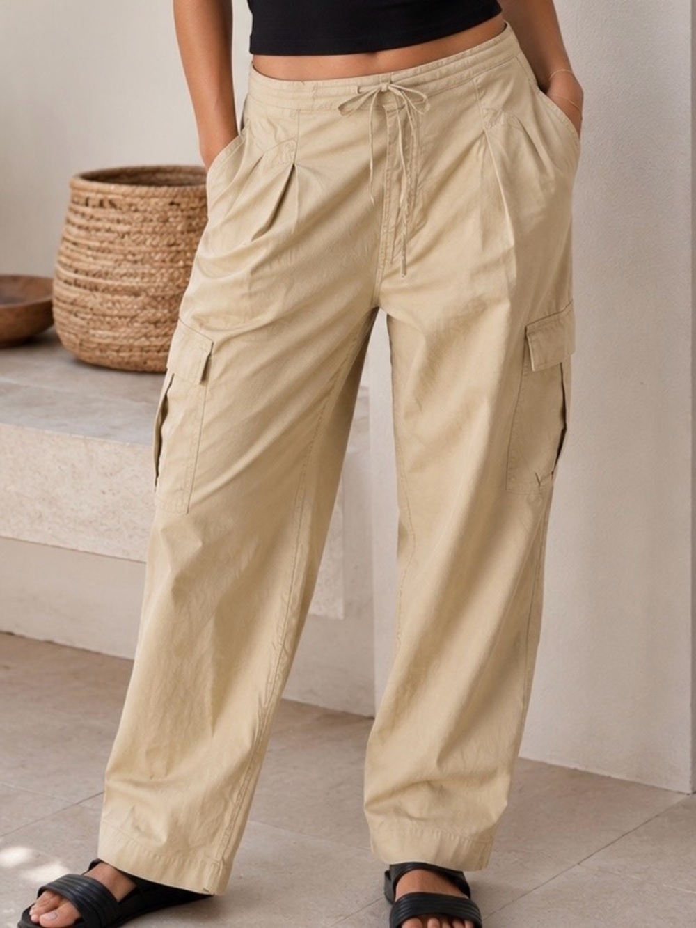 NWOT Athleta ‘Paradise Straight Leg Cargo Pant’ in Tan “Oak” Size Medium